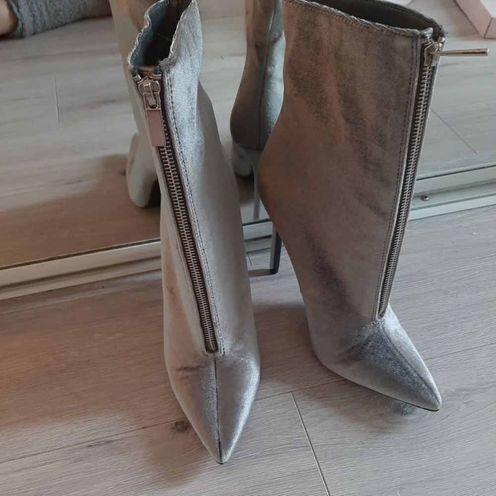 Velvet booties